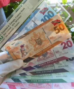 特立尼达多巴哥元